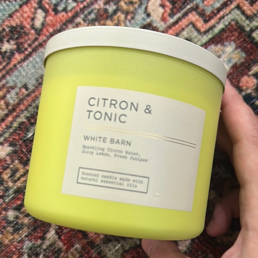 White Barn Citron & Tonic Candle - Yellow